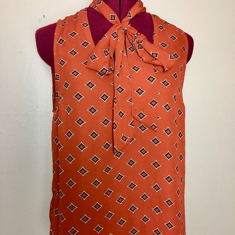 Tie Keyhole Neckline Diamond Pattern Blouse